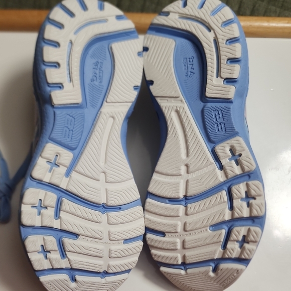 Brooks Women's Light Blue Adrenaline GTS Running Shoes - Picture 8 of 10